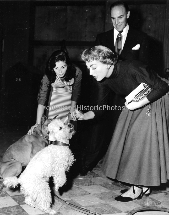 Joan Crawford 1947 With her poodle Cliquot.jpg
